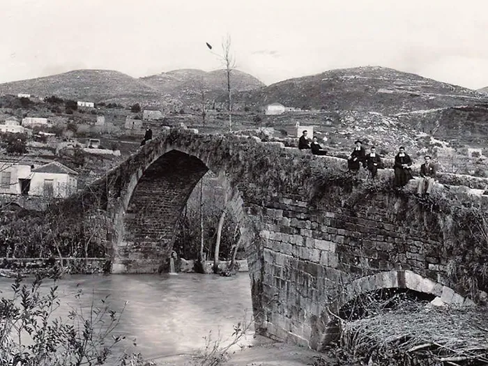 Historic photograph of the Nahr Ibrahim stone bridge